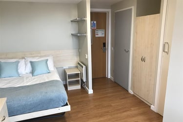 1 bed studio, Lady Lawson Street, Tollcross, Edinburgh, EH39DH - Image 3